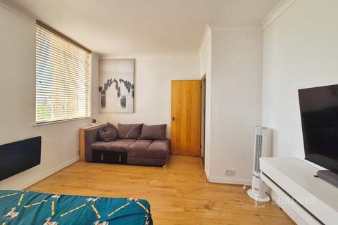 1 bedroom in a flat share to rent, Durrant Court, Brook Street, Chelmsford, CM1