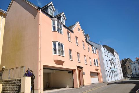2 bedroom apartment to rent, Warren Street, Tenby