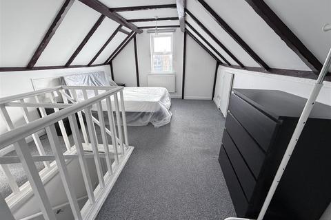 9 bedroom detached house to rent, Ramsgate Road, Broadstairs
