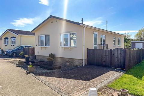 2 bedroom park home for sale, Bognor Road, Littlehampton BN17