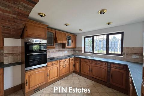 3 bedroom house to rent, Gayfield Avenue, Brierley Hill