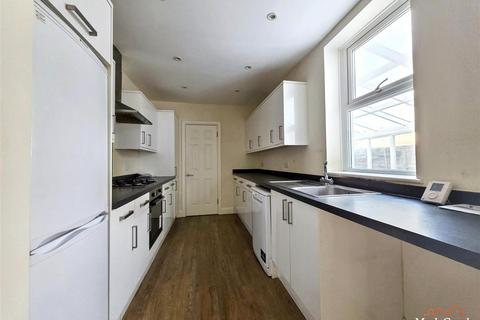 3 bedroom semi-detached house for sale, Hook Road, Epsom KT19