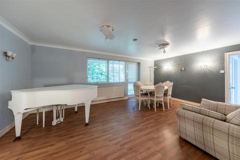 2 bedroom ground floor flat for sale, Hadrian Way, Sandiway