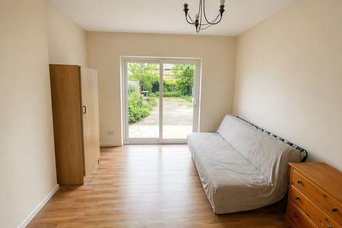 3 bedroom terraced house to rent, Kingsley Road, Greater London TW3