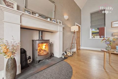 6 bedroom cottage for sale, Penrhiw Avenue, Blackwood NP12