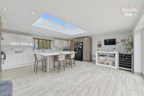 6 bedroom cottage for sale, Penrhiw Avenue, Blackwood NP12