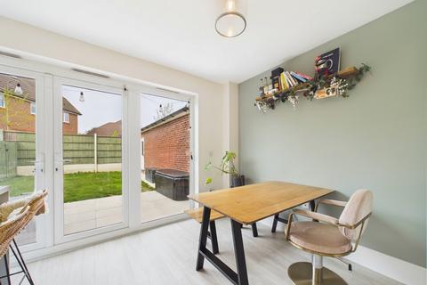 4 bedroom semi-detached house for sale, Galton Way, Warfield, Berkshire, RG42
