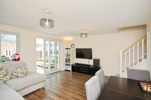 3 bedroom end of terrace house for sale, Izod Road, Rugby