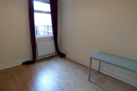 4 bedroom end of terrace house to rent, Coventry Road, Southampton, SO15