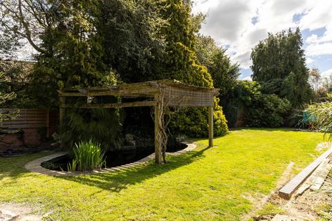 4 bedroom detached bungalow for sale, Elizabeth Crescent, East Grinstead RH19