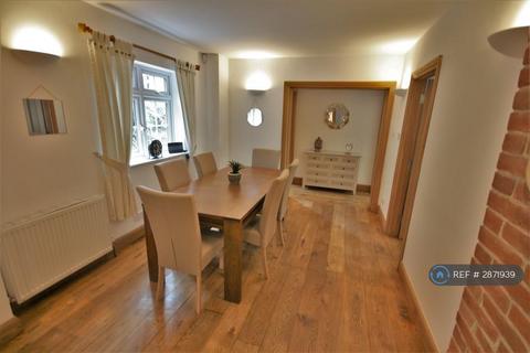 1 bedroom in a house share to rent, Lawn Lane, Chelmsford, CM1
