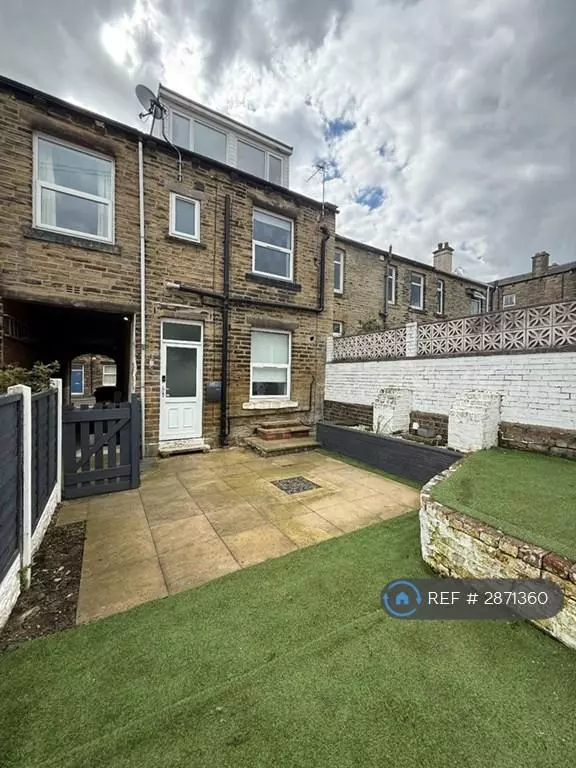 Brooke Street, Cleckheaton, BD19 3 bed terraced house - £850 pcm