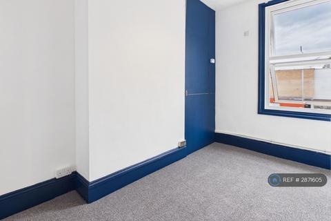 2 bedroom flat to rent, Nettleton Road, Gloucester, GL1