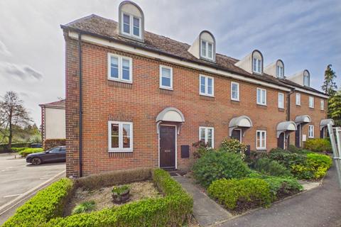 2 bedroom maisonette for sale, Waterside Court, Alton GU34
