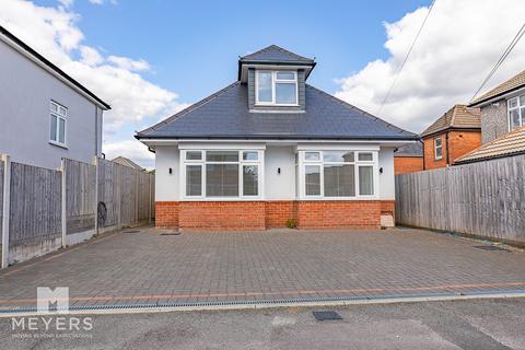 Chalet - Maclaren Road, Bournemouth, BH9 2UZ