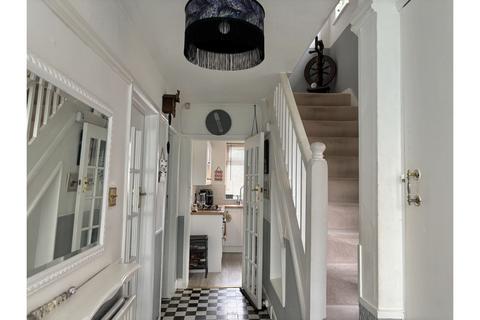 3 bedroom semi-detached house for sale, Parkland Crescent, Leeds, LS6