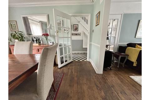 3 bedroom semi-detached house for sale, Parkland Crescent, Leeds, LS6