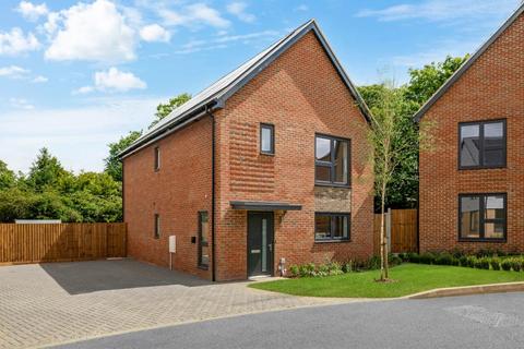 3 bedroom detached house for sale, at Hollymead Square, Newport CB11