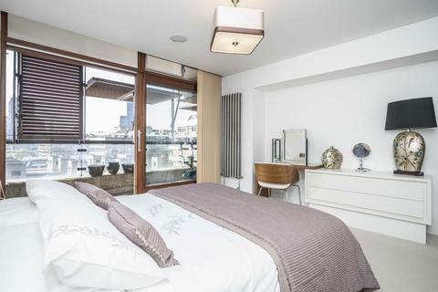 3 bedroom flat for sale, Frobisher Crescent, London EC2Y
