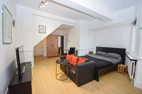 Studio for sale, Bath Road, Taplow, Maidenhead, Buckinghamshire, SL6