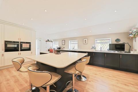 6 bedroom detached house for sale, Cottage Drive, Kirk Ella, Hull, HU10 7PE