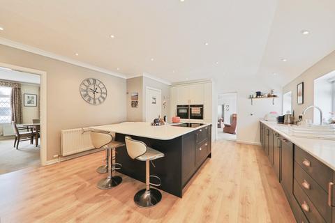 6 bedroom detached house for sale, Cottage Drive, Kirk Ella, Hull, HU10 7PE