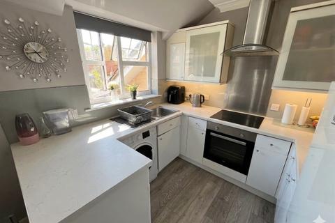 1 bedroom flat for sale, Barons Court, Earls Meade, Luton, Bedfordshire, LU2 7EY