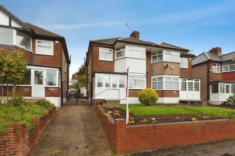Southend Road, Woodford Green, IG8