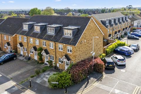 Bushy Close, Romford, RM1