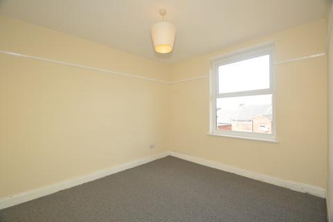 2 bedroom end of terrace house to rent, Deckham Terrace, Gateshead, NE8