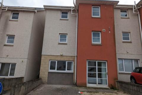 4 bedroom house to rent, 6 Daniel Place, ,