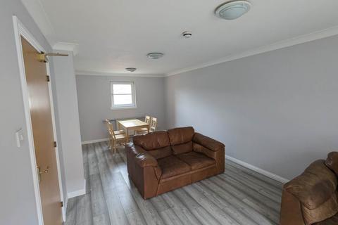 4 bedroom house to rent, 6 Daniel Place, ,