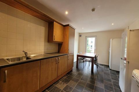 4 bedroom house to rent, 11 Milnbank Gardens, ,