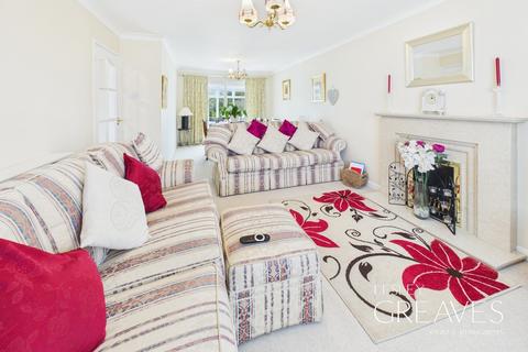 2 bedroom detached bungalow for sale, Carisbrooke Avenue, Gedling, Nottingham