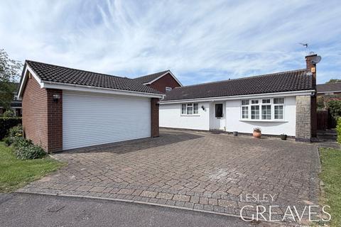2 bedroom detached bungalow for sale, Carisbrooke Avenue, Gedling, Nottingham