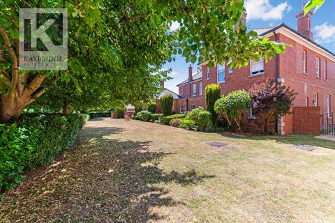 2 bedroom flat for sale, Queen Alexandras Way, Epsom, KT19