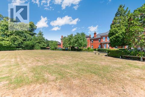 2 bedroom flat for sale, Queen Alexandras Way, Epsom, KT19