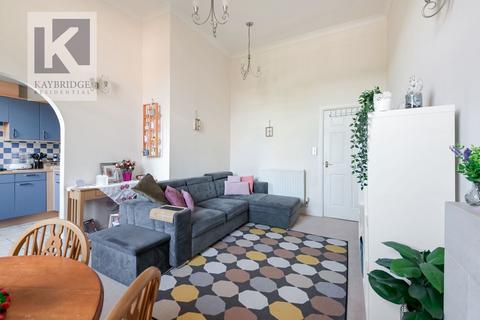 2 bedroom flat for sale, Queen Alexandras Way, Epsom, KT19