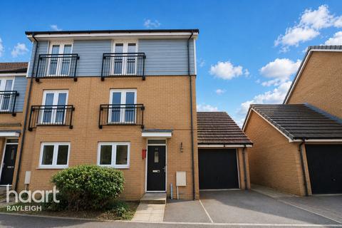 4 bed semi-detached house for rent in Blake Avenue, Basildon