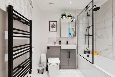 2 bedroom flat for sale, Hawker Place, Walthamstow, E17