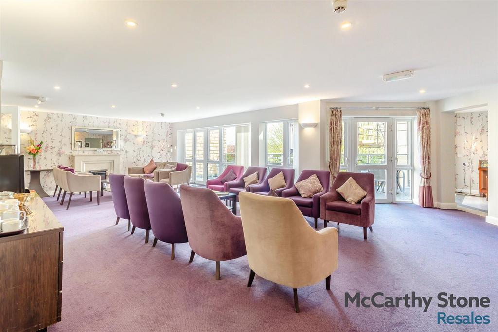 8687604-interior01.jpg