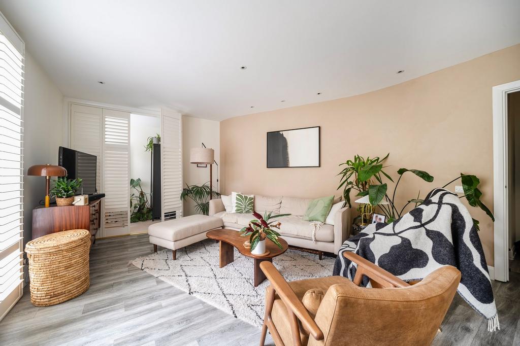 Apartment in London, London Borough of Tower Hamlets - View 3