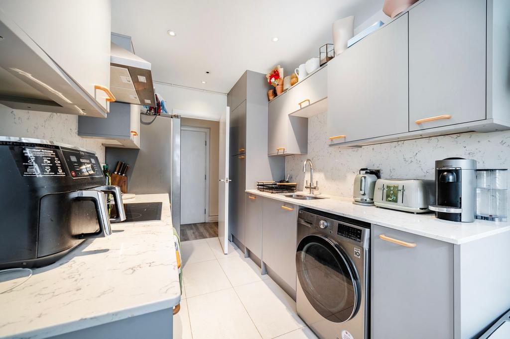 Apartment in London, London Borough of Tower Hamlets - View 6