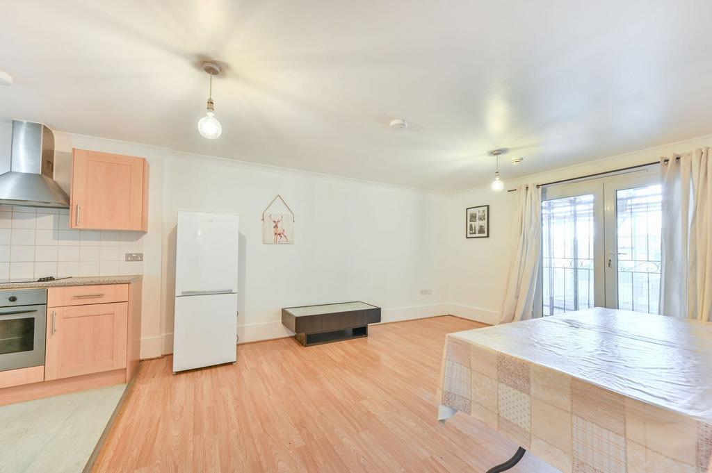 Apartment in Wembley - View 3
