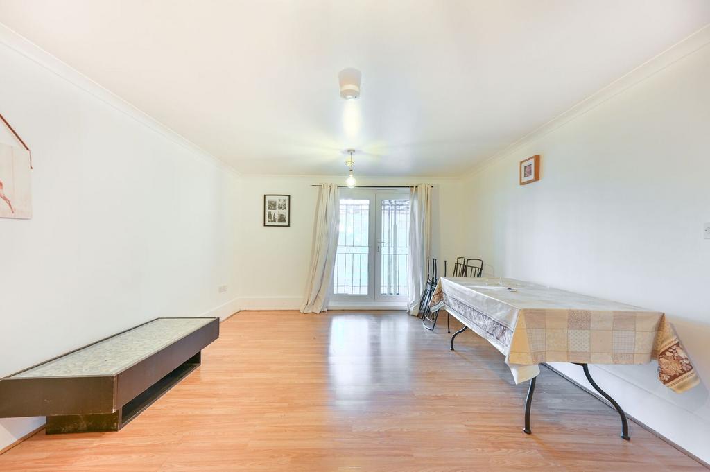 Apartment in Wembley - View 4