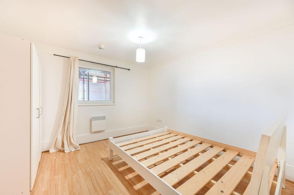 Apartment in Wembley - View 5