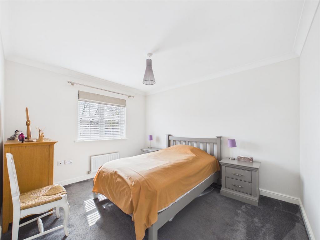Bed 2.jpg