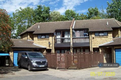 1 bed flat/apartment for rent in Courtney Park Road, Basildon, SS16