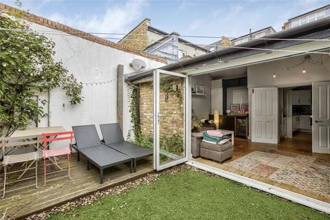 2 bedroom maisonette for sale, Trinity Road, London, SW17