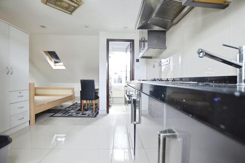Studio to rent, Falcon Street, London